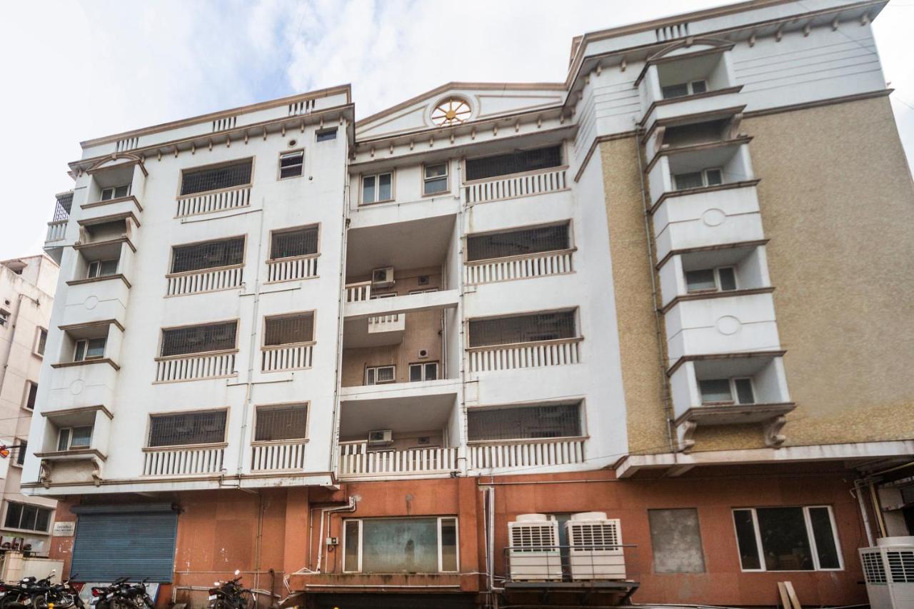 Capital O 66763 Blossoms Serviced Apartments Chennai Exterior foto