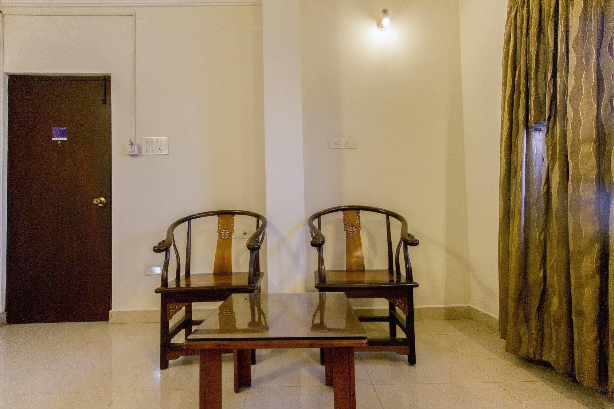 Capital O 66763 Blossoms Serviced Apartments Chennai Exterior foto