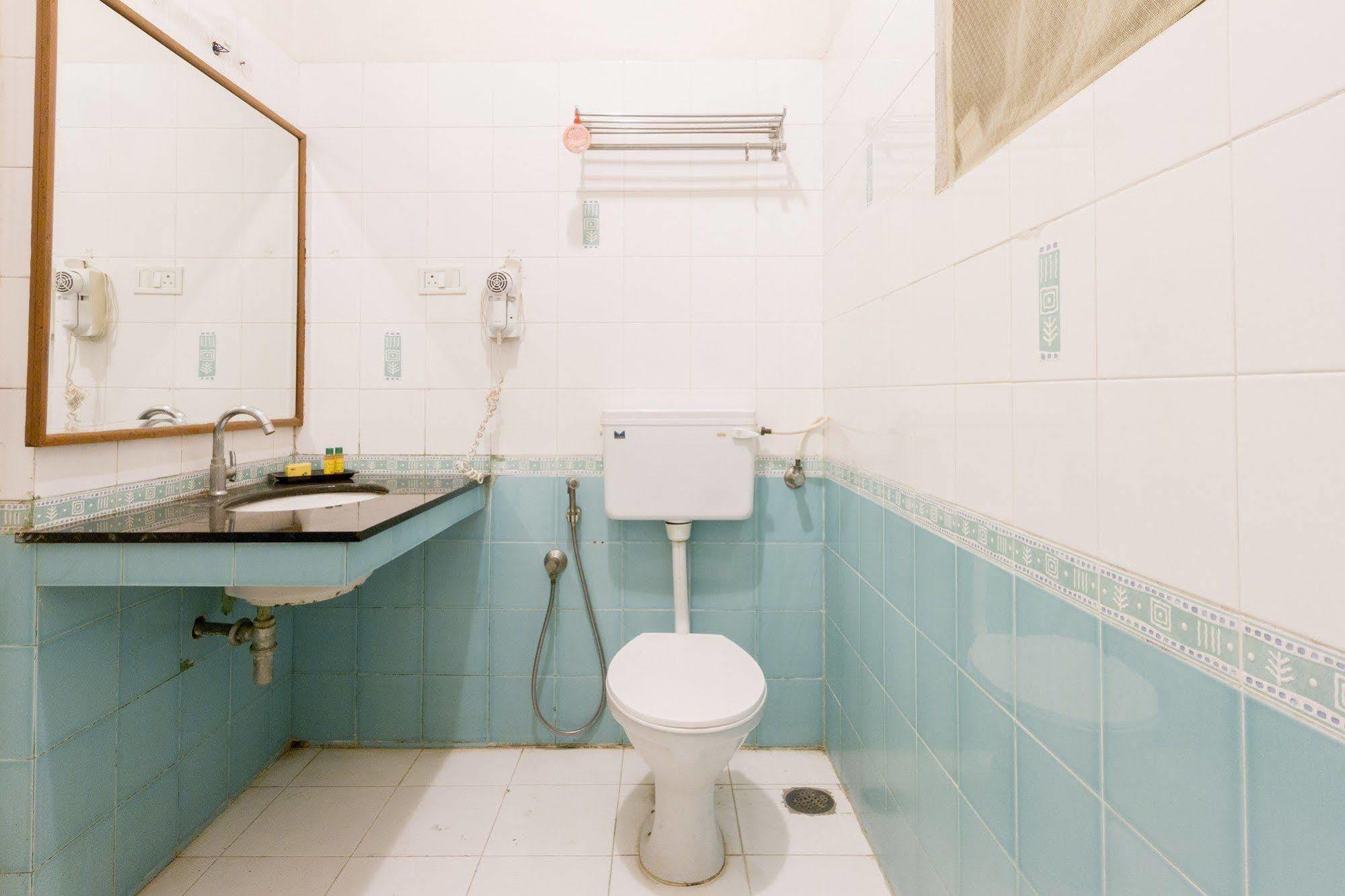 Capital O 66763 Blossoms Serviced Apartments Chennai Exterior foto
